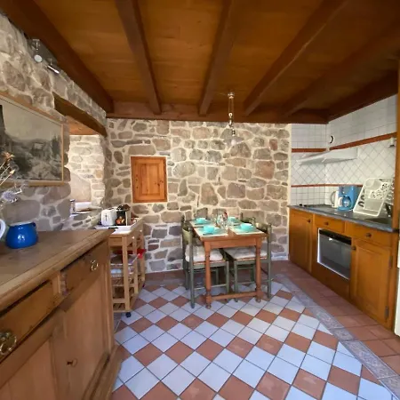 Lou Clapas Dans Village Perche Du Parc Des Grands Causses