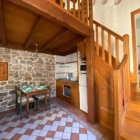 Lou Clapas Dans Village Perche Du Parc Des Grands Causses *