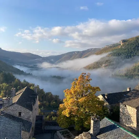 Lou Clapas Dans Village Perche Du Parc Des Grands Causses *