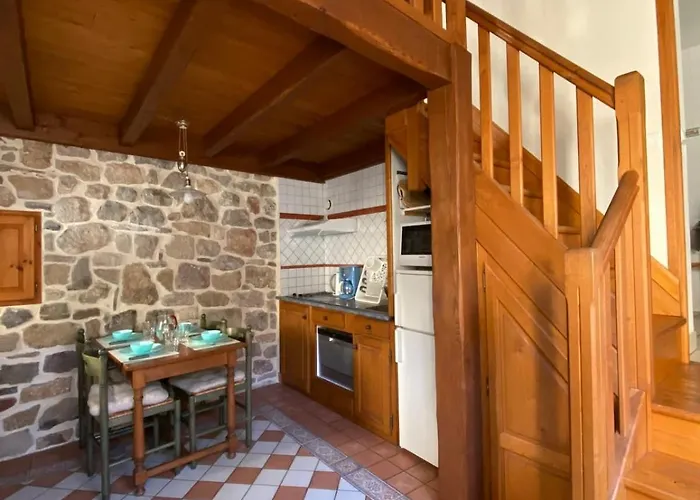 Lou Clapas Dans Village Perche Du Parc Des Grands Causses *